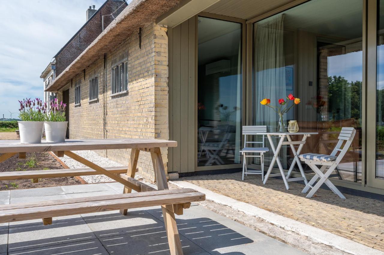 Appartement De Dageraad In Monumentale Boerderij Kimswerd Exteriér fotografie