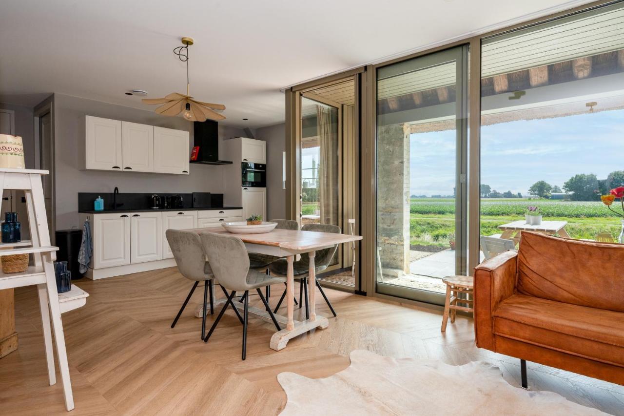 Appartement De Dageraad In Monumentale Boerderij Kimswerd Exteriér fotografie