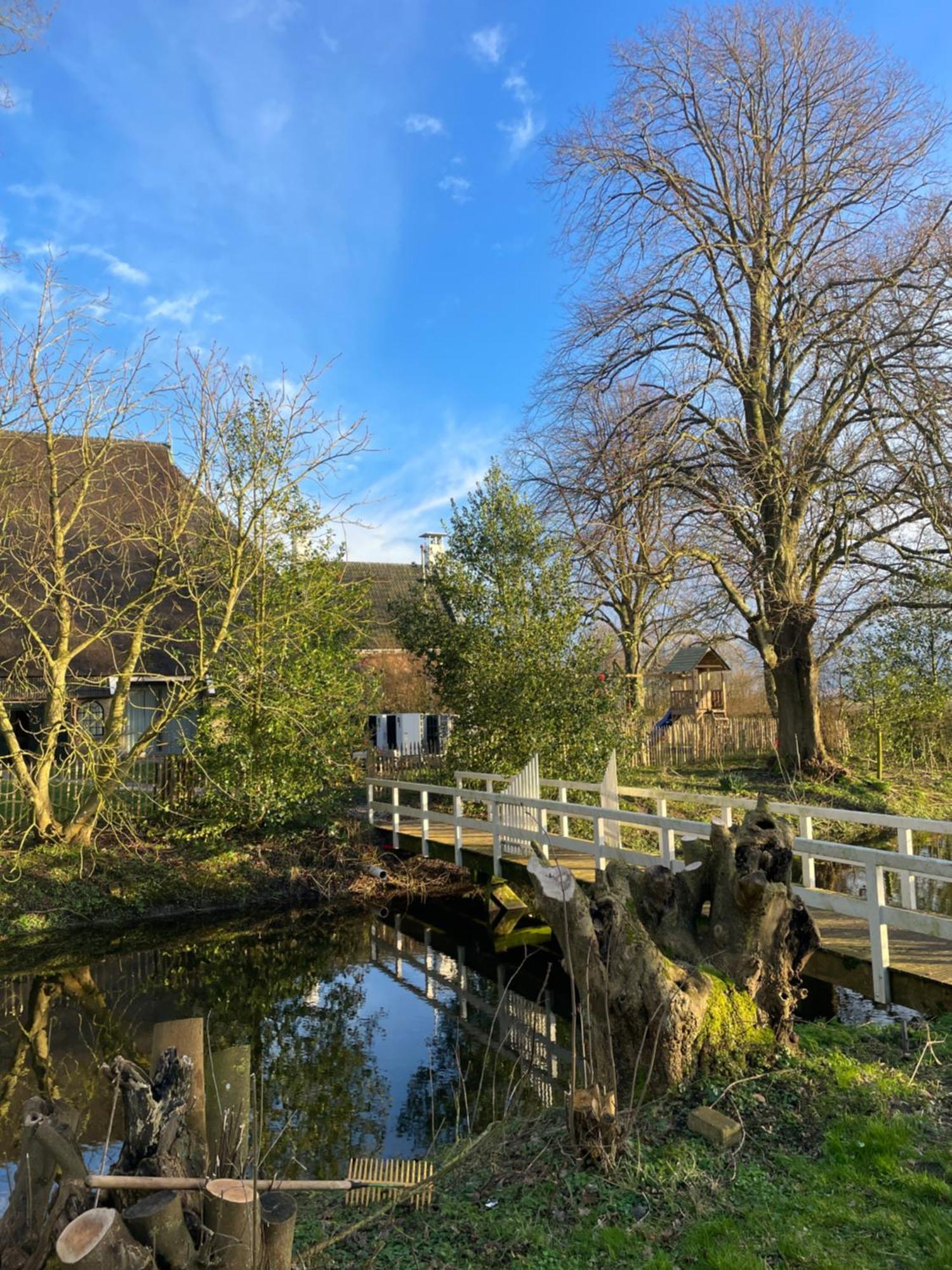 Appartement De Dageraad In Monumentale Boerderij Kimswerd Exteriér fotografie